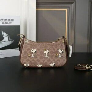 NWT Coach X Peanuts Teri Shoulder Bag In Signature Canvas With Snoopy Print